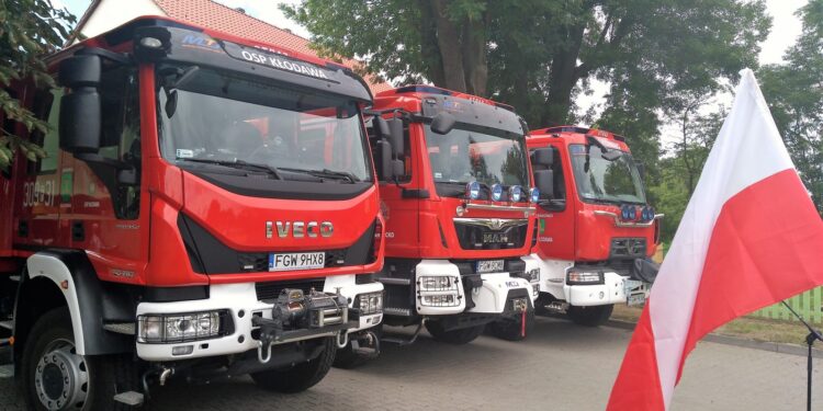 Nowy wóz strażacki dla Różanek