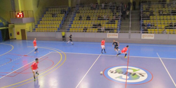 Rywal gonił, ale za późno: 6 goli i komplet punktów Paolo