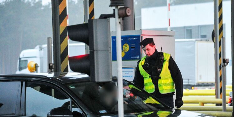 Jechali pod prąd, by „oszczędzić czas”. Stracili uprawnienia