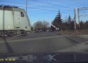 O krok od tragedii na przejeździe kolejowym