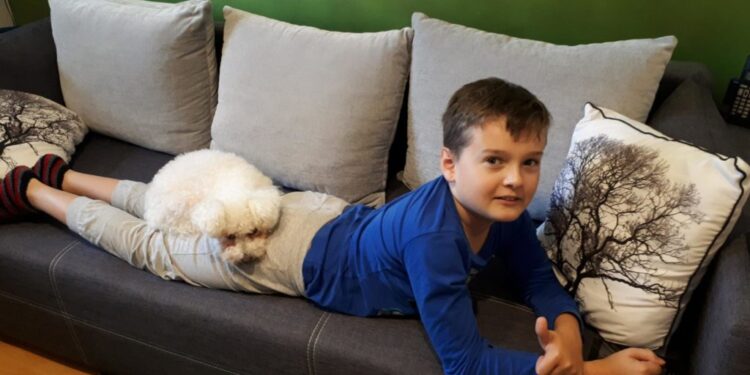 Chłopiec z porażeniem mózgowym czeka na pomoc