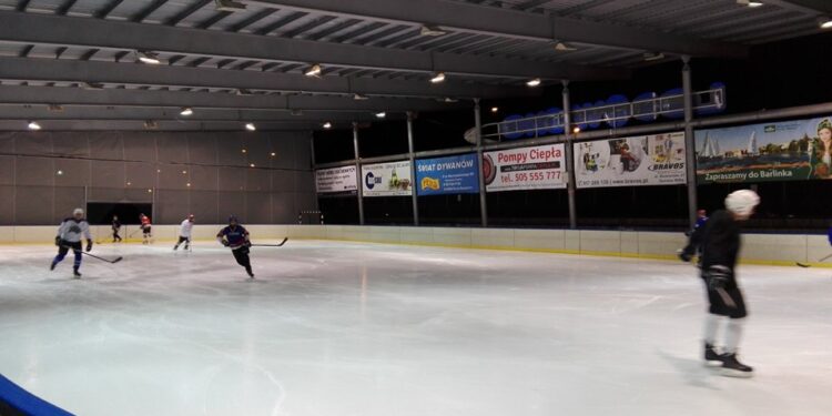 Hokeiści w tym roku bez turnieju. Dlaczego?