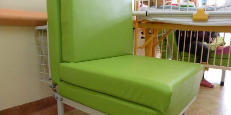 Łóżko- fotele na oddziale dziecięcym