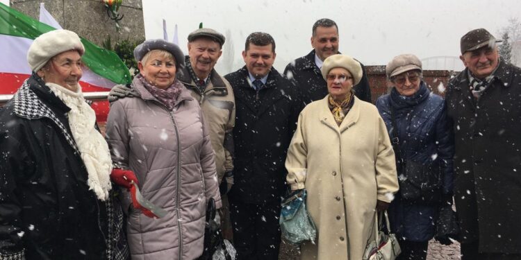 Przedszkolaki biegały w sztafecie z jajkiem