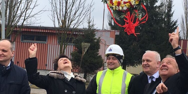 Wiecha na budynku radioterapii