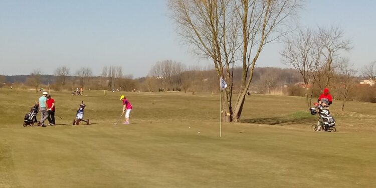 Golfiści zaczynają sezon
