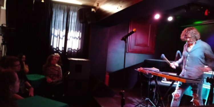 Bernard Maseli prowadzi zajęcia MAJ