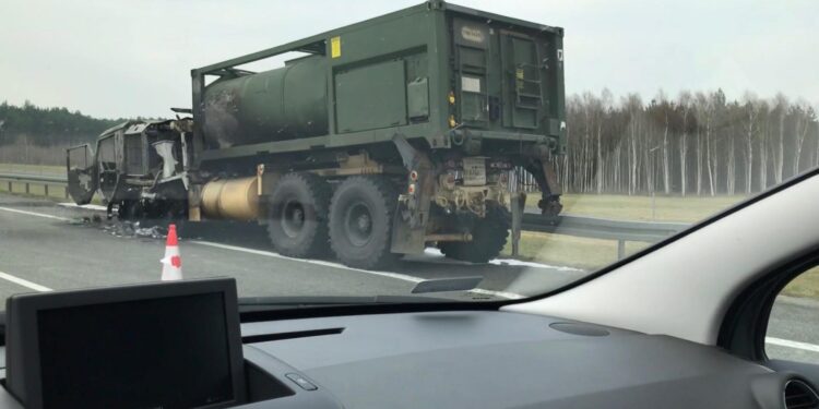 Pożar amerykańskiej ciężarówki na A2