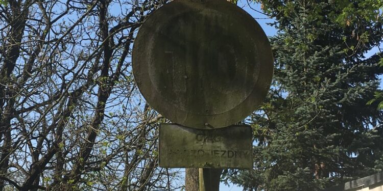 Od rana głośno czytają