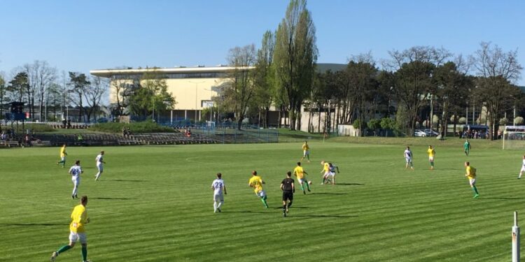 Piłkarskie derby dla Stilonu! Szósta porażka Falubazu