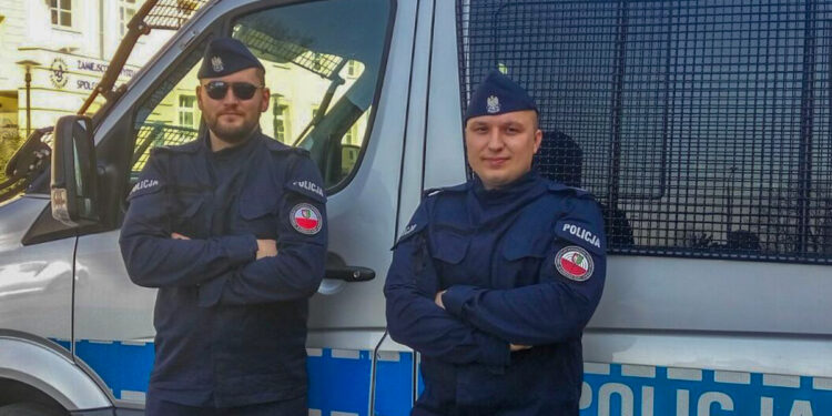 Policjanci ratują życie