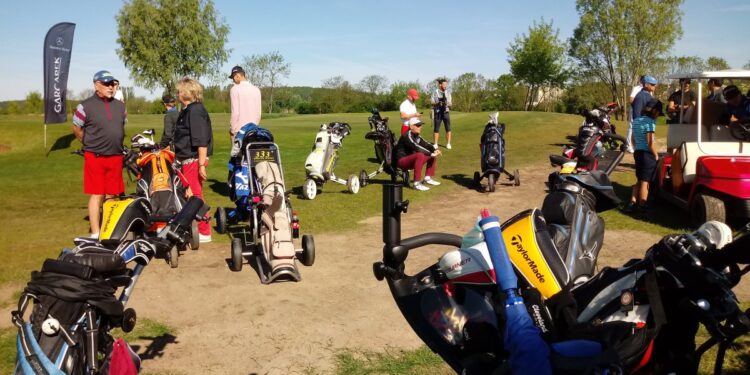 Grają w golfa dla Tomasza Golloba
