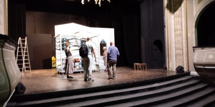 Próbują przed premierą spektaklu „Ania z Zielonego Wzgórza”