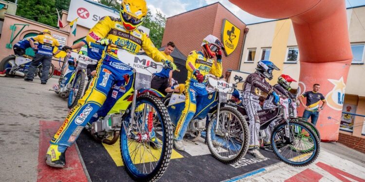 Ostatnia Prosta: derby, ręczna, pływanie, kajakarstwo, waterpolo