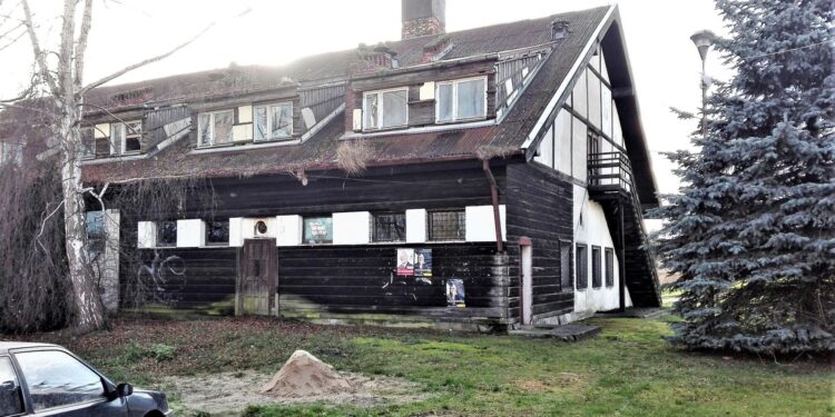 Stary zajazd w Santoku nadal czeka na remont