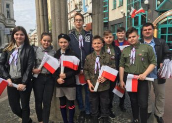 Rozdawali flagi pod LUW