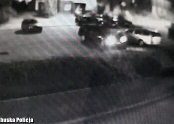 Pijany parkował pod komendą