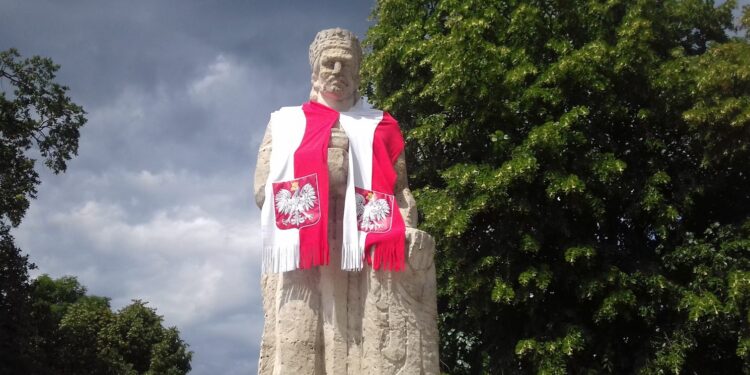 Król Jagiełło w Skwierzynie kibicuje polskim piłkarzom