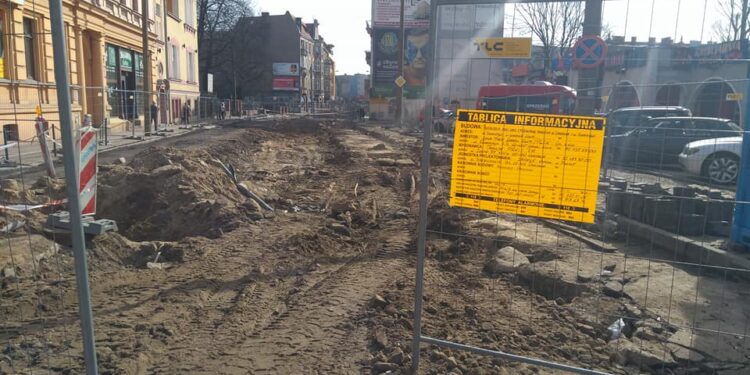 Prezydent o Sikorskiego: budowa „słabo ogarnięta”