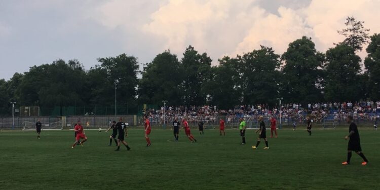 Tysiące kibiców na meczu gwiazd! Na boisku górą MMA