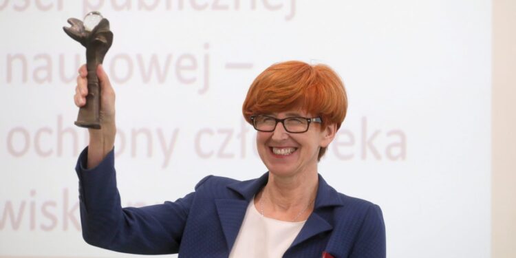 Minister Rafalska z nagrodą „Pro labore securo”