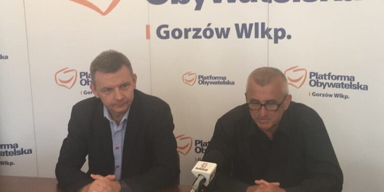 Radni PO o pieniądzach na halę