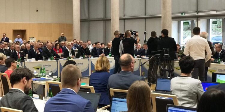 Konar spadł na skwer