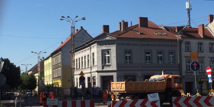 Ślepa ul. Dworcowa. Kierowcy zawracają