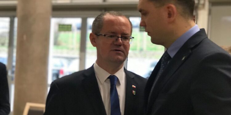 Konar spadł na skwer