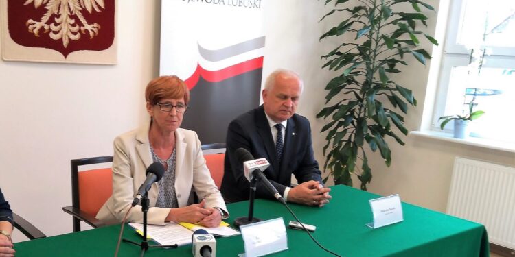 Ruszają wypłaty na szkolne wyprawki