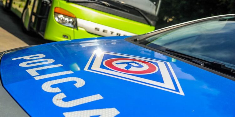 Policja kontroluje autobusy