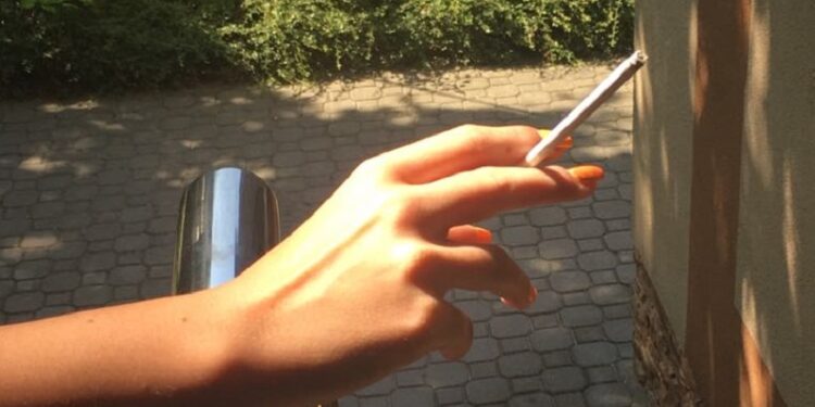 Papierosowe „dymki” dzielą sąsiadów