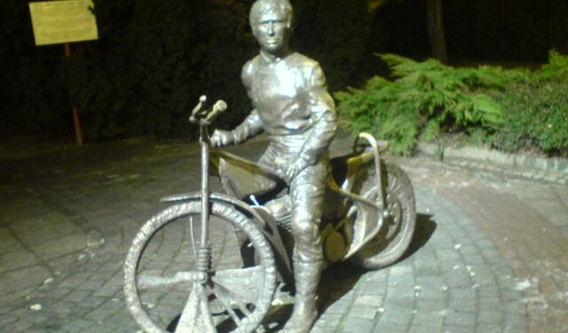 Przesuną pomnik Jancarza