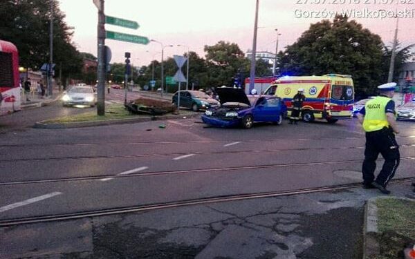 Skrzyżowanie w centrum bez świateł