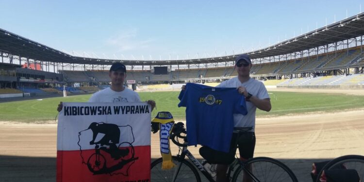 Gorzów przystankiem „kibicowskiej wyprawy”. Gadżety od kibiców Stali i Stilonu