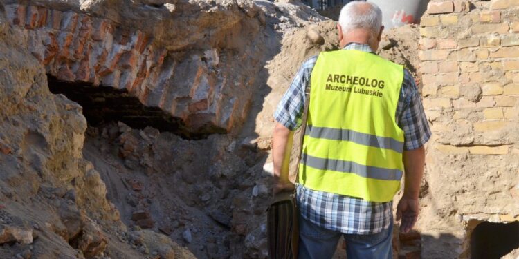 Kolejne znalezisko pod remontowaną Sikorskiego