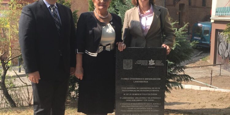 Tablica upamiętniająca społeczność żydowską