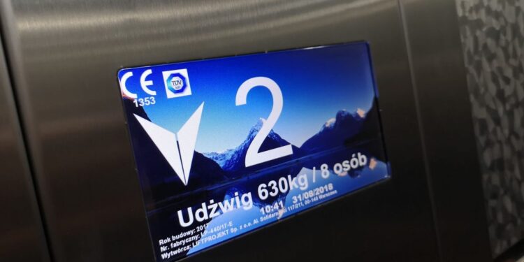 Winda przy kolejnej przychodni