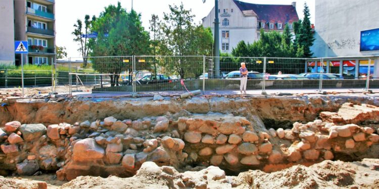 Ul. Sikorskiego: Raj archeologów, nerwy kierowców