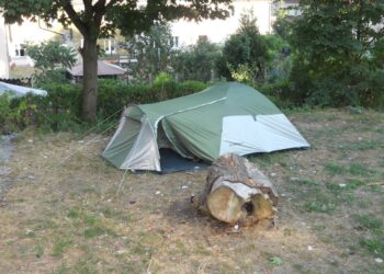 Koczowisko bezdomnego na ul. Grottgera