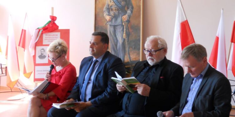 Narodowe czytanie w Klubie „Pogodna Jesień”