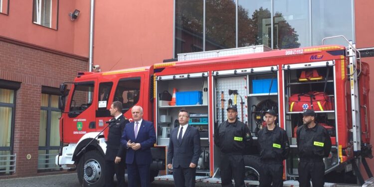 12 nowych wozów dla lubuskich strażaków ochotników