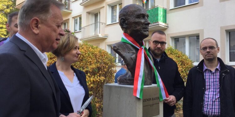 Z. Bauer powrócił na skwer przy Sikorskiego