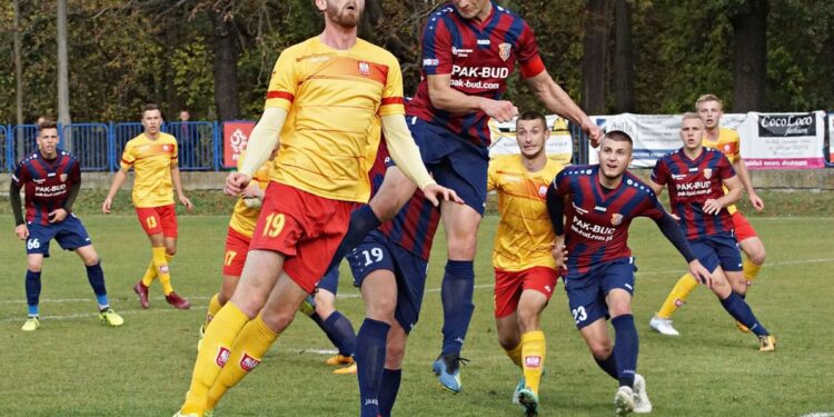 Szczęście było blisko: porażka Warty z kontrowersjami w tle