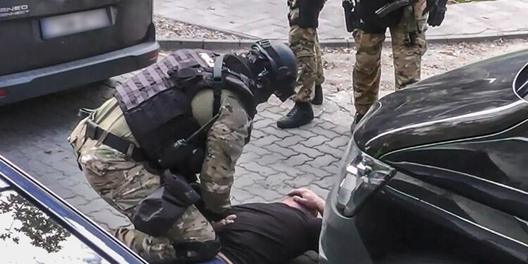 Członkowie grupy sutenerów w rękach policji