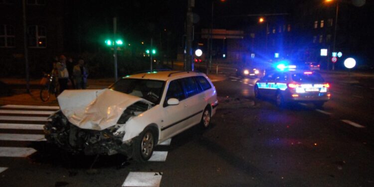 Wypadek na skrzyżowaniu Woskowej i Grobla