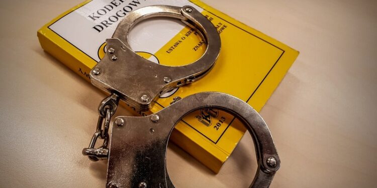 Pijany kierowca przegrał z kondycją policjantki