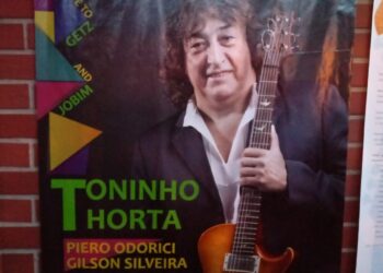 Toninho Horta zagra i zaśpiewa Pod Filarami