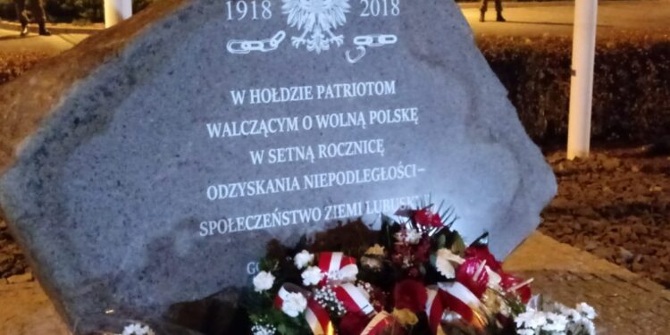 Odsłonięto kamień upamiętniający 100 lat niepodległości