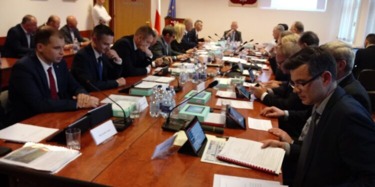 Dzięki porozumieniu PiS i PO – nowym starostą został Michał Wasilewski